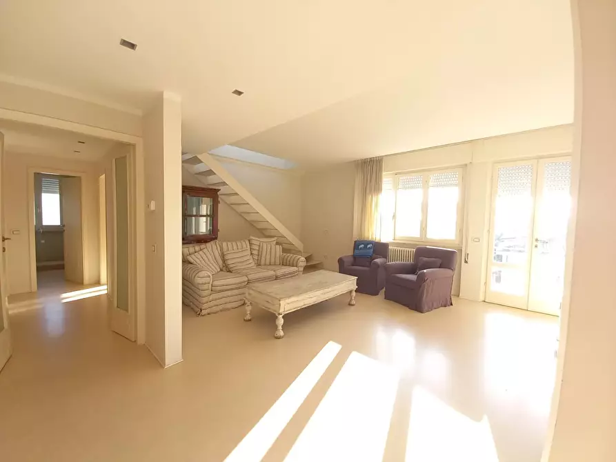 Immagine 1 di Appartamento in vendita  a Camaiore