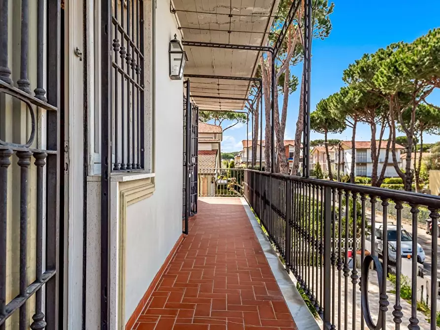 Immagine 11 di Appartamento in vendita  a Camaiore