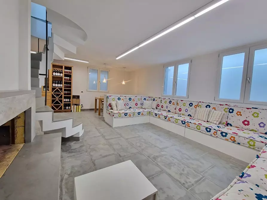 Immagine 15 di Villa in vendita  a Castelnuovo Magra