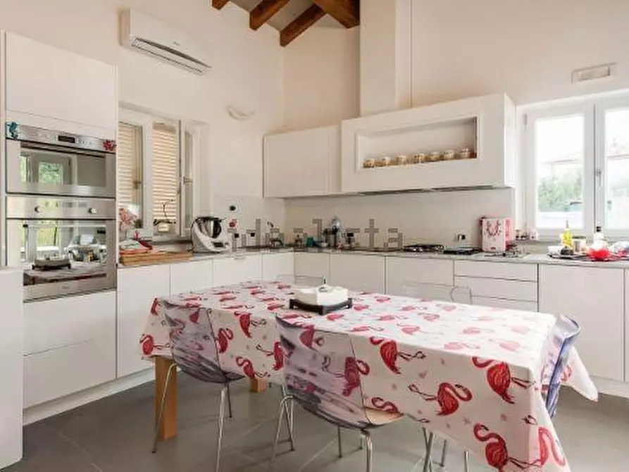 Immagine 12 di Villa in vendita  a Castelnuovo Magra