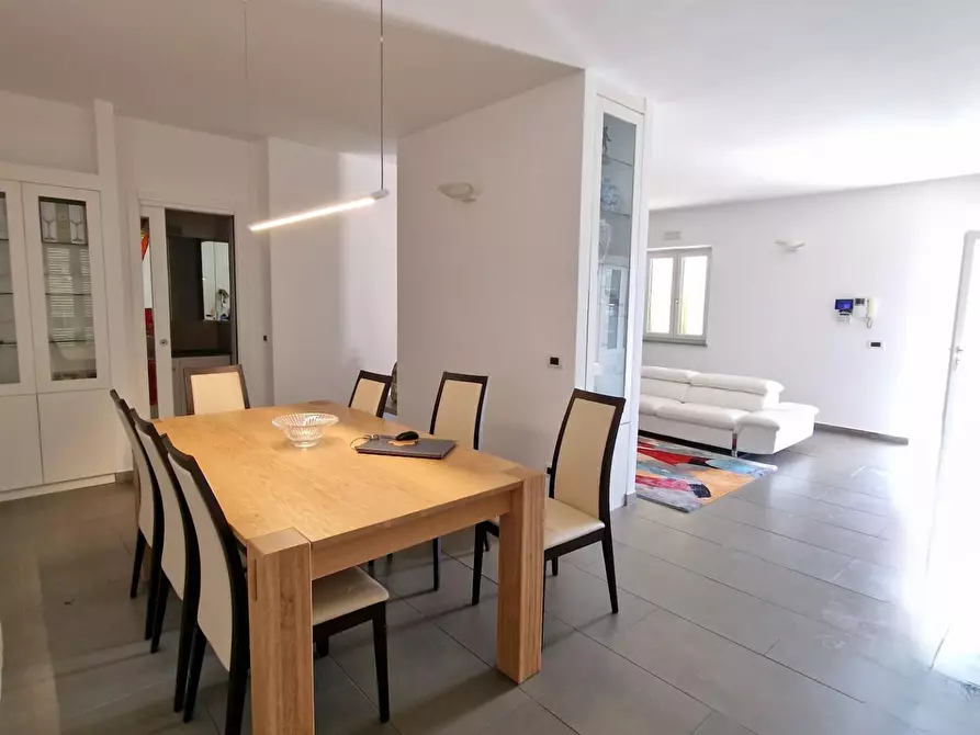 Immagine 10 di Villa in vendita  a Castelnuovo Magra