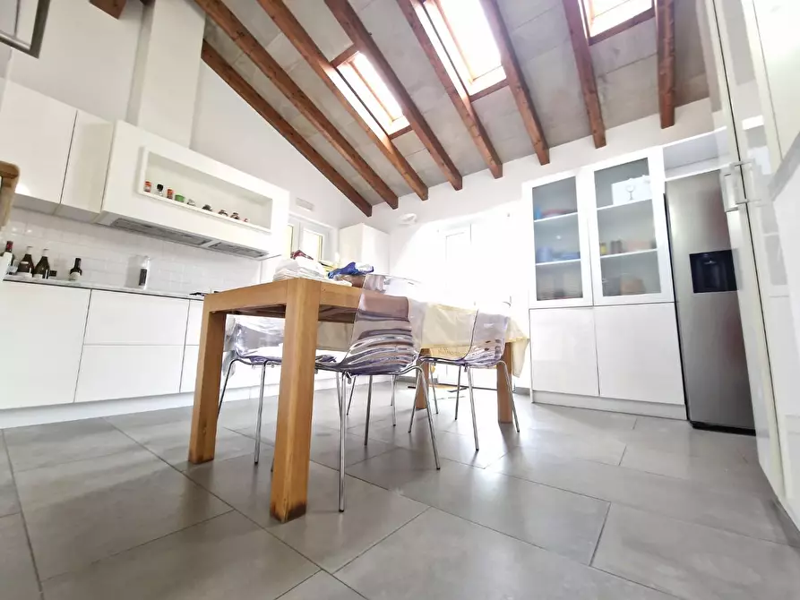 Immagine 13 di Villa in vendita  a Castelnuovo Magra