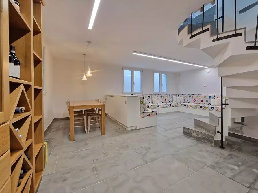 Immagine 14 di Villa in vendita  a Castelnuovo Magra