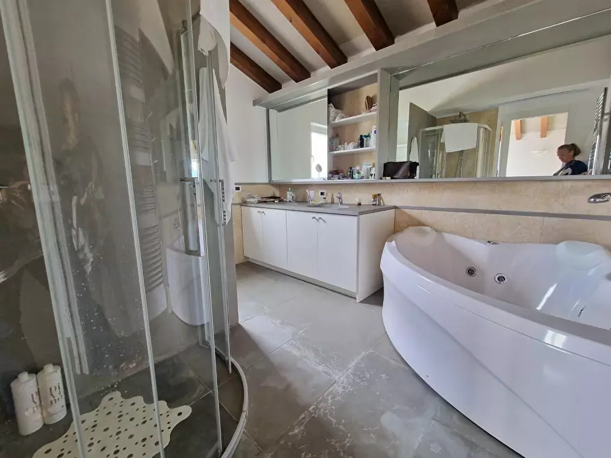 Immagine 21 di Villa in vendita  a Castelnuovo Magra