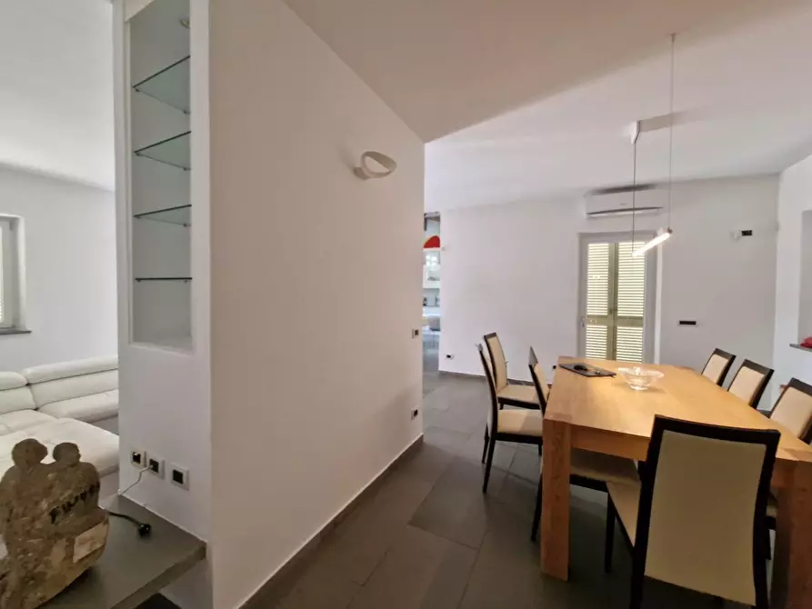 Immagine 6 di Villa in vendita  a Castelnuovo Magra