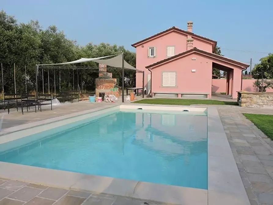 Immagine 2 di Villa in vendita  a Castelnuovo Magra