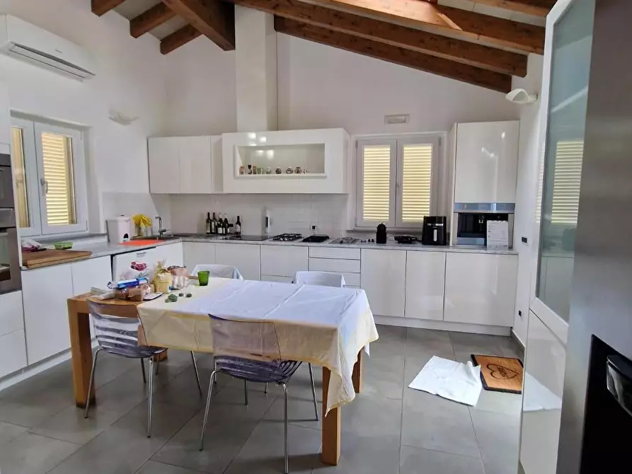 Immagine 5 di Villa in vendita  a Castelnuovo Magra