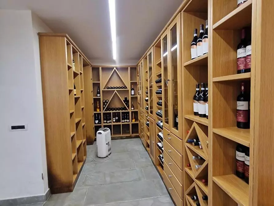 Immagine 18 di Villa in vendita  a Castelnuovo Magra