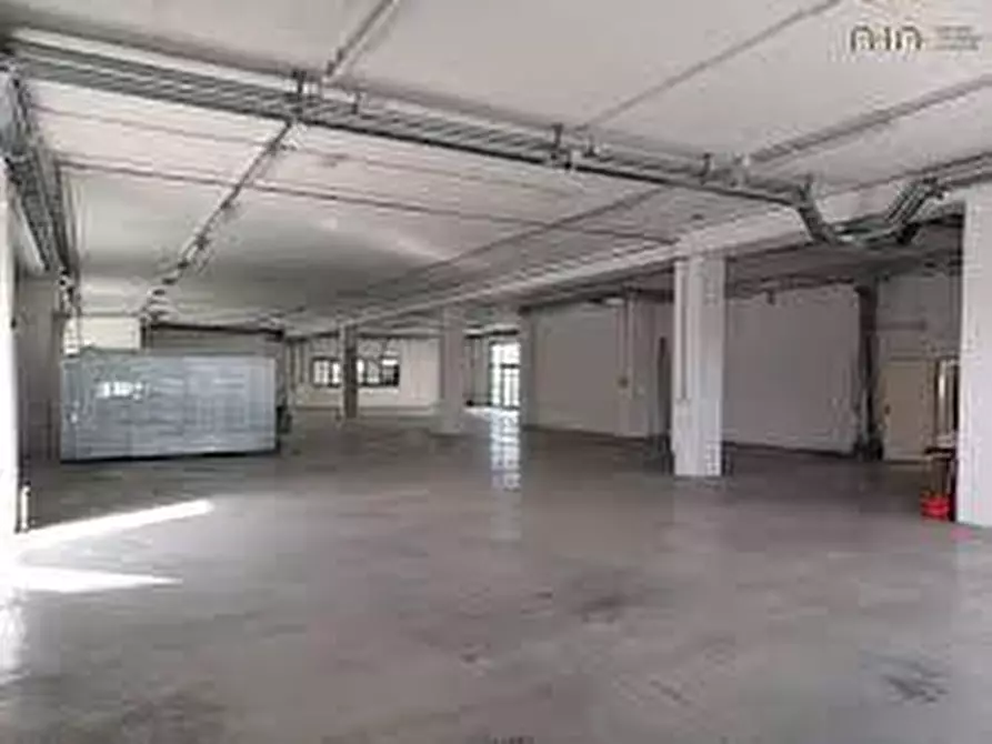 Immagine 4 di Garage in vendita  a Giardini-Naxos