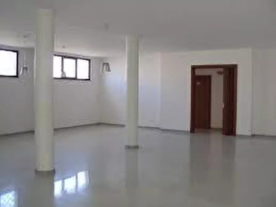 Immagine 8 di Garage in vendita  a Giardini-Naxos