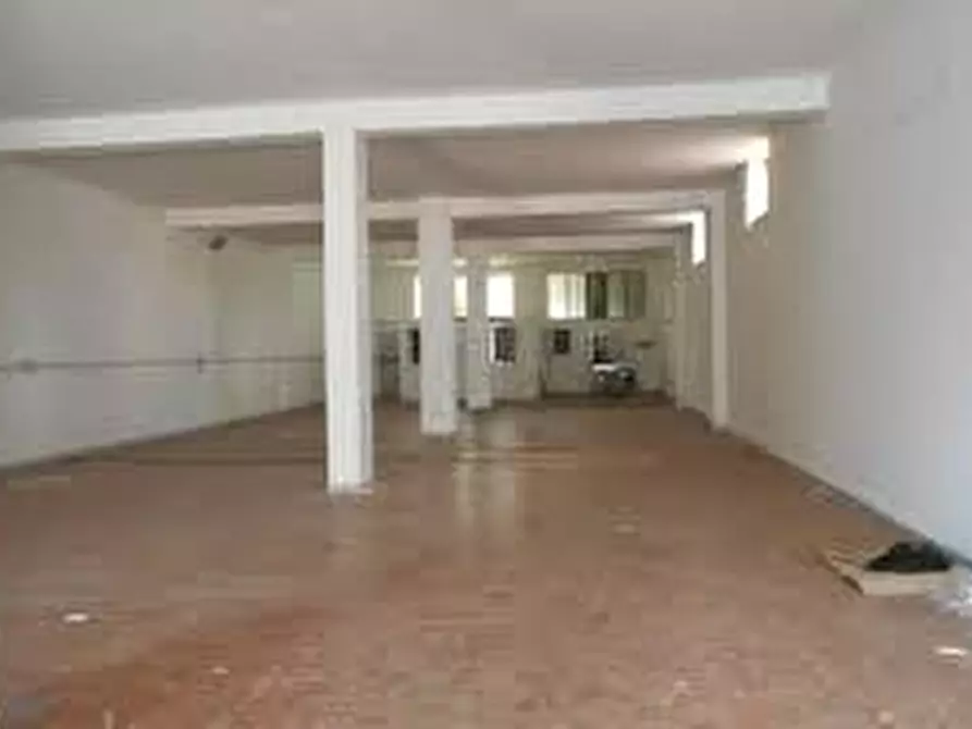 Immagine 7 di Garage in vendita  a Giardini-Naxos