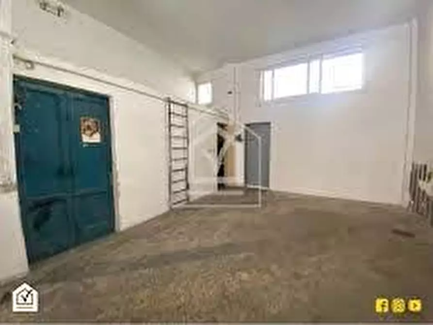 Immagine 2 di Garage in vendita  a Giardini-Naxos