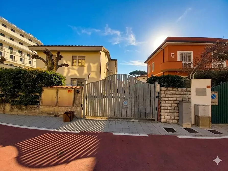 Immagine 10 di Appartamento in vendita  a Camaiore