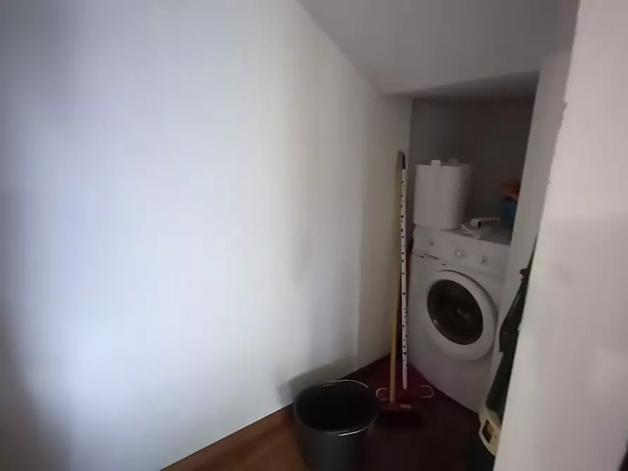 Immagine 15 di Casa trifamiliare in vendita  a Camaiore