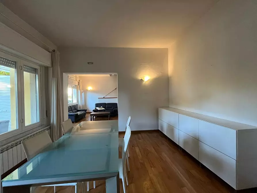 Immagine 8 di Casa trifamiliare in vendita  a Camaiore