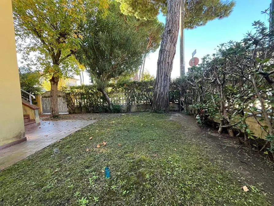 Immagine 28 di Casa trifamiliare in vendita  a Camaiore