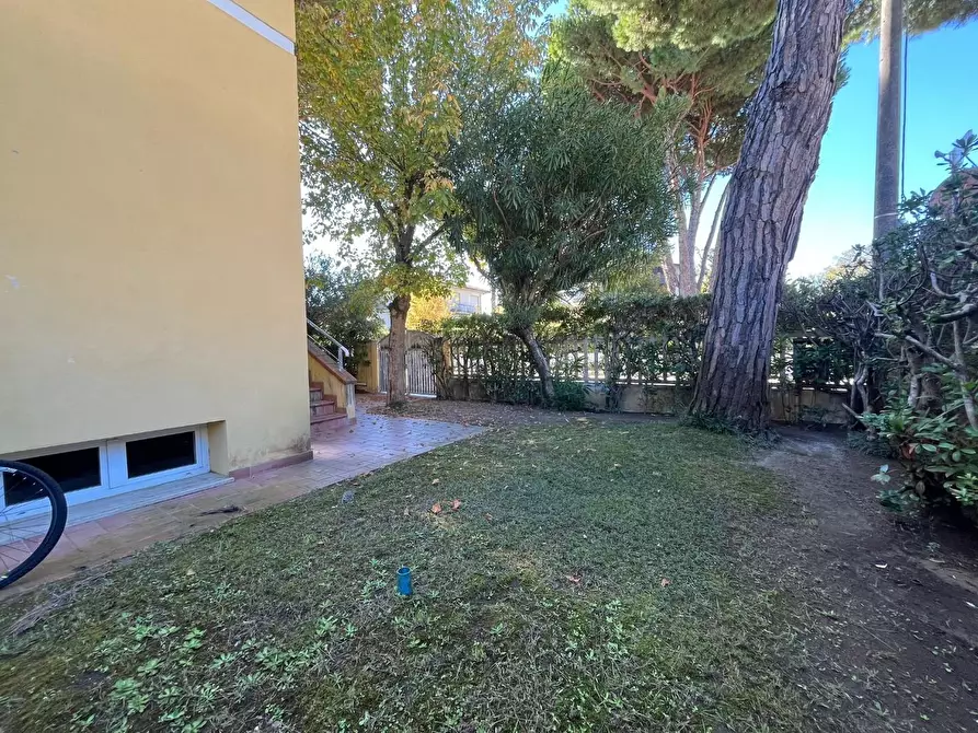 Immagine 32 di Casa trifamiliare in vendita  a Camaiore