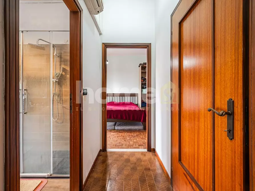 Immagine 14 di Appartamento in vendita  a Reggio Nell'emilia