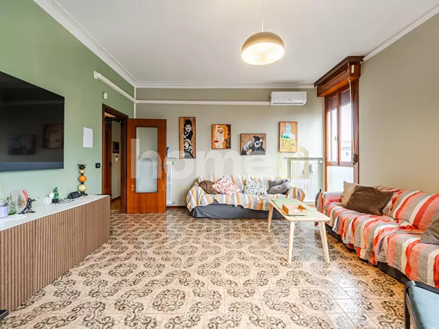 Immagine 3 di Appartamento in vendita  a Reggio Nell'emilia