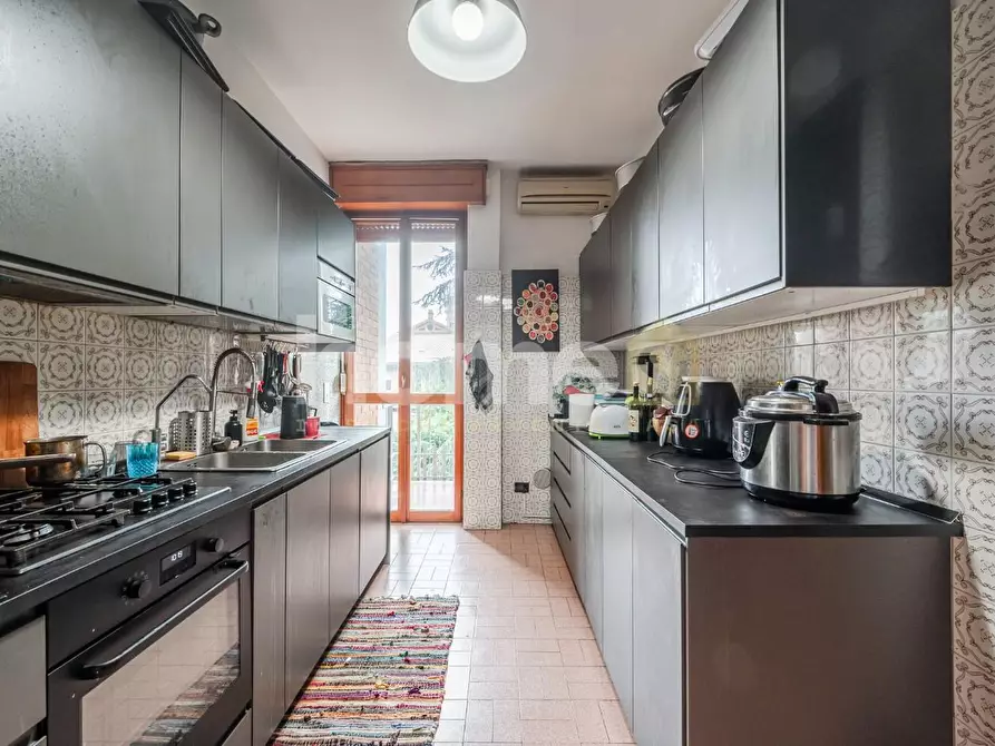 Immagine 10 di Appartamento in vendita  a Reggio Nell'emilia