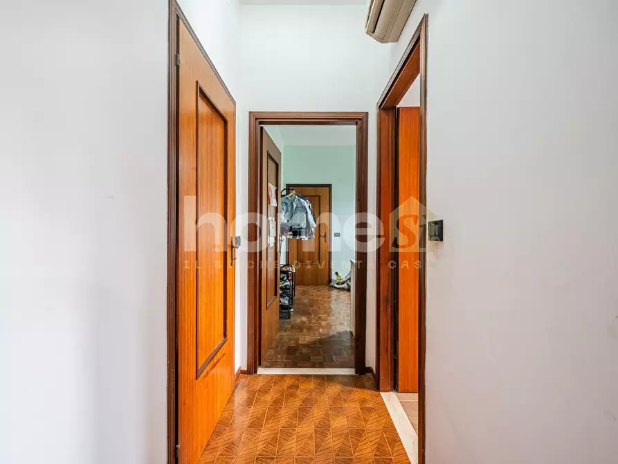 Immagine 15 di Appartamento in vendita  a Reggio Nell'emilia