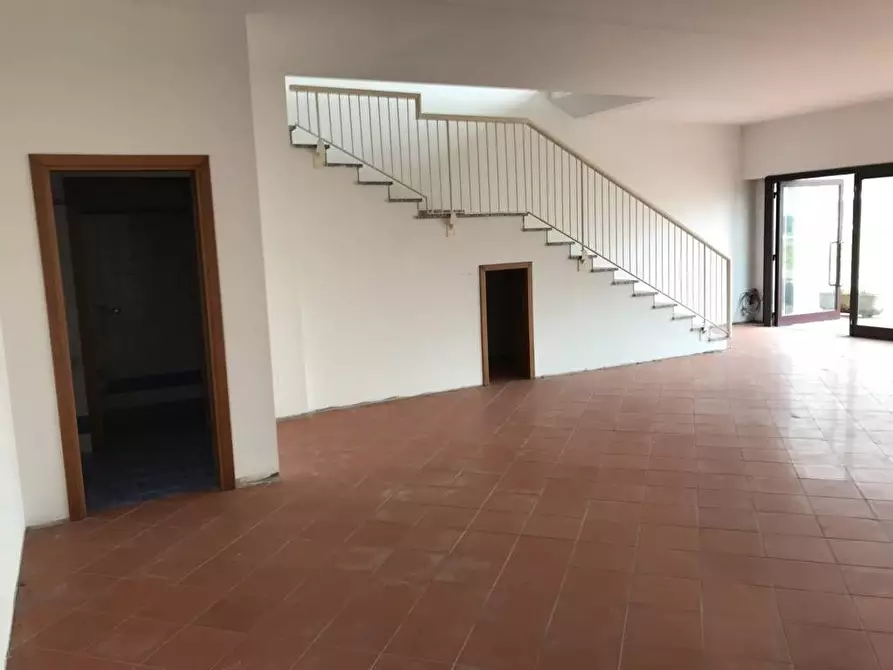 Immagine 2 di Negozio in affitto  a Casciana Terme Lari