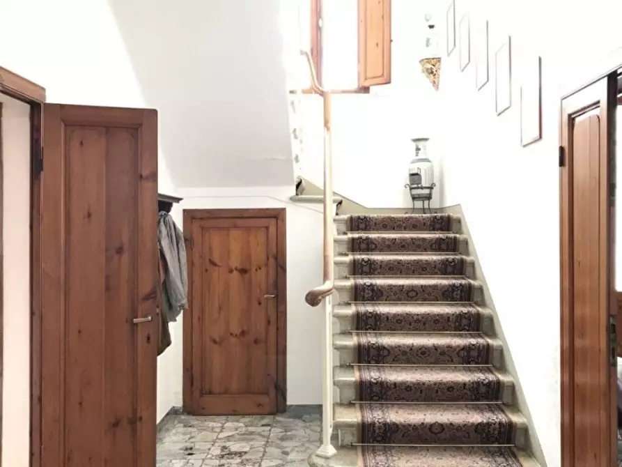 Immagine 9 di Villa in vendita  a Crespina Lorenzana