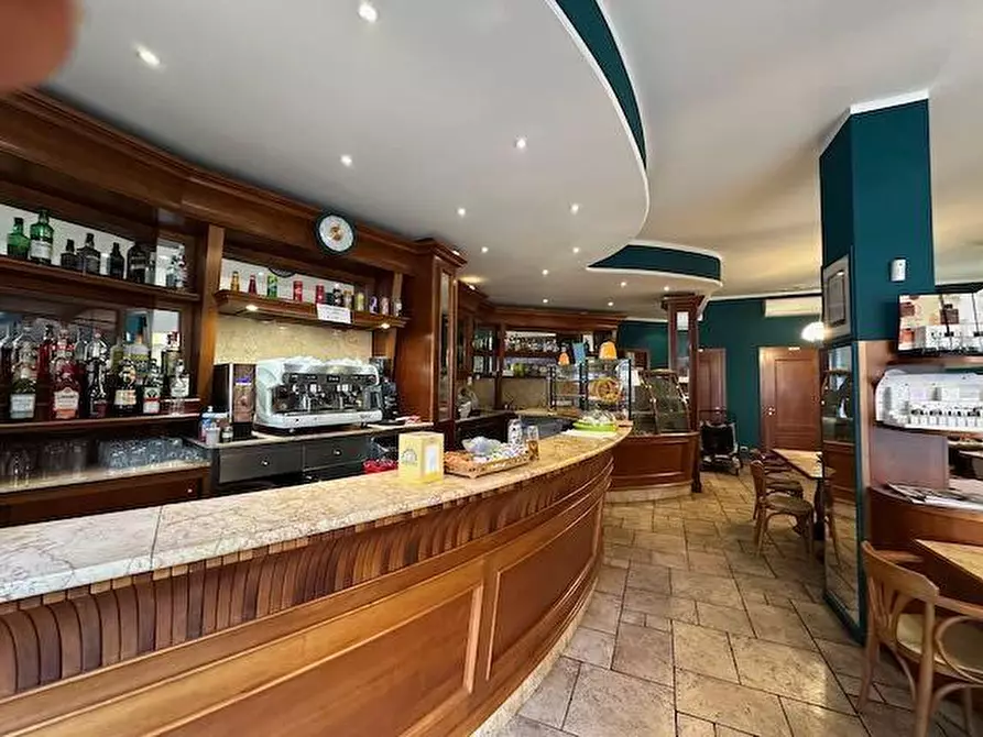 Immagine 4 di Negozio in vendita  a Torino