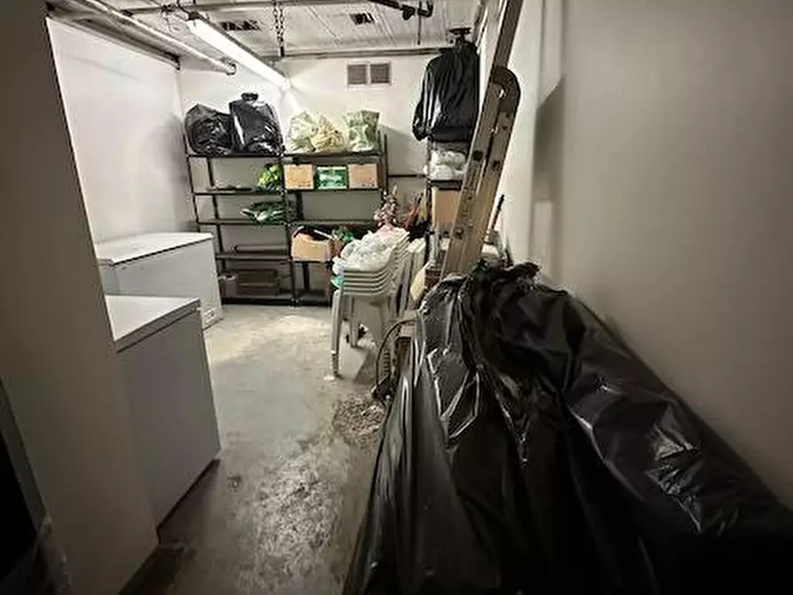 Immagine 9 di Negozio in vendita  a Torino