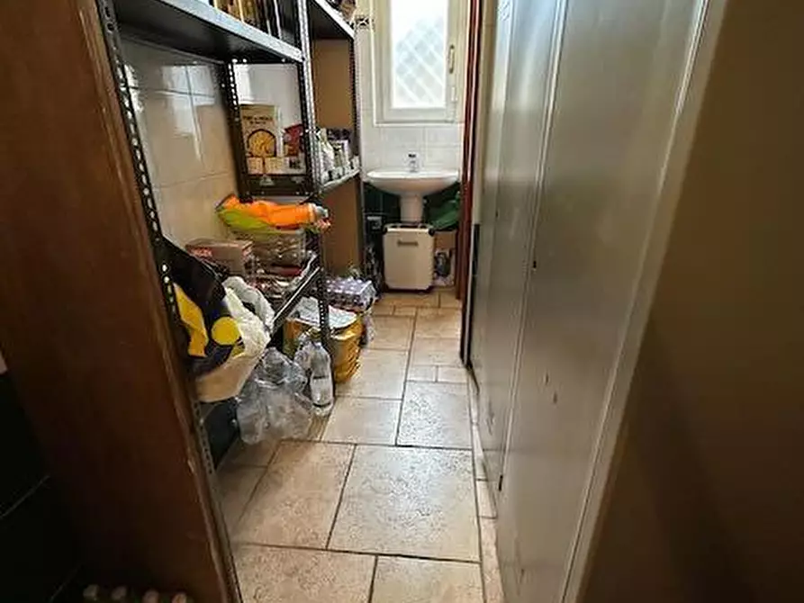 Immagine 8 di Negozio in vendita  a Torino