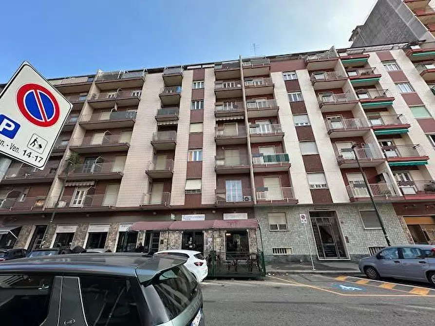Immagine 2 di Negozio in vendita  a Torino