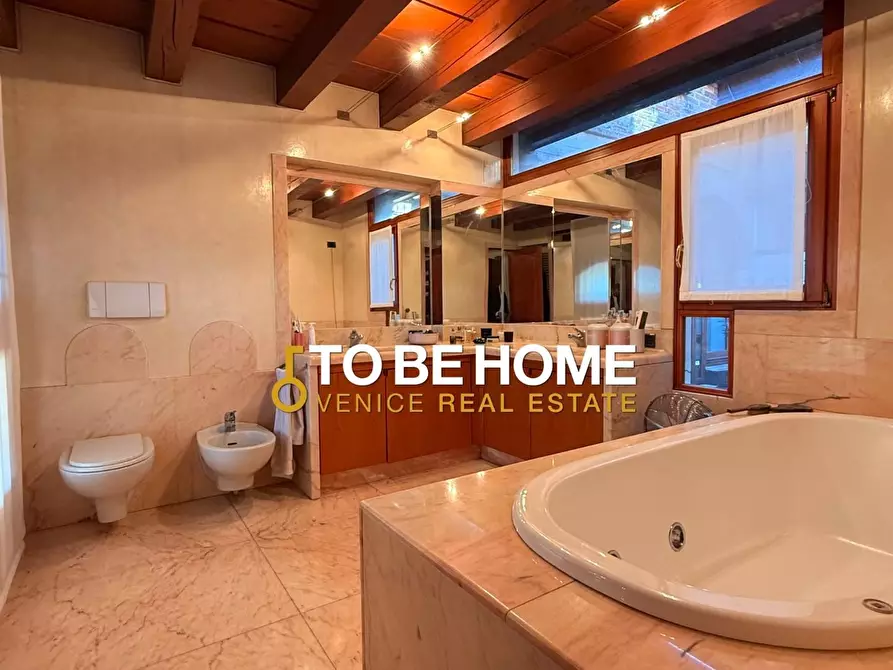 Immagine 11 di Mansarda in vendita  a Vicenza