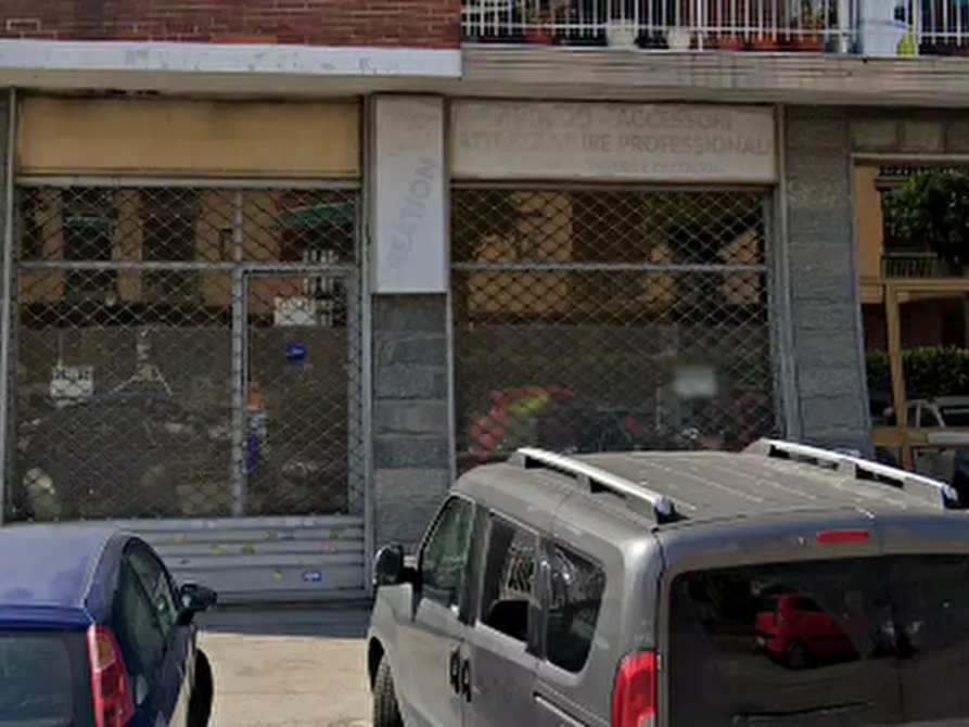 Immagine 12 di Negozio in vendita  a Moncalieri