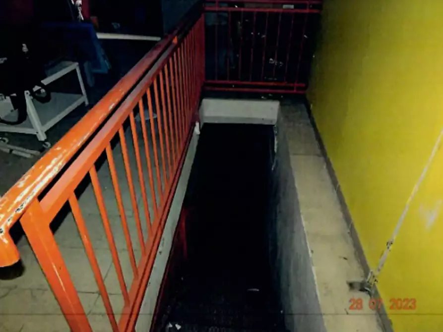 Immagine 6 di Negozio in vendita  a Moncalieri