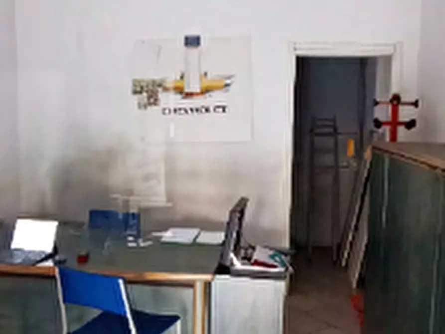 Immagine 5 di Negozio in vendita  a Torino