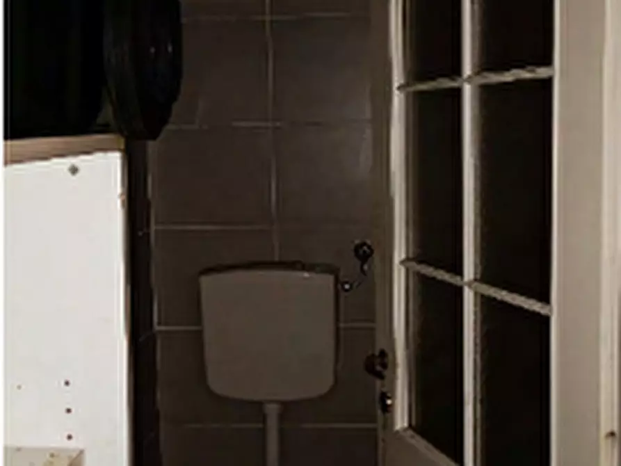 Immagine 8 di Negozio in vendita  a Torino