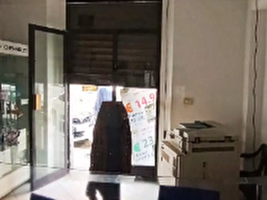 Immagine 4 di Negozio in vendita  a Torino