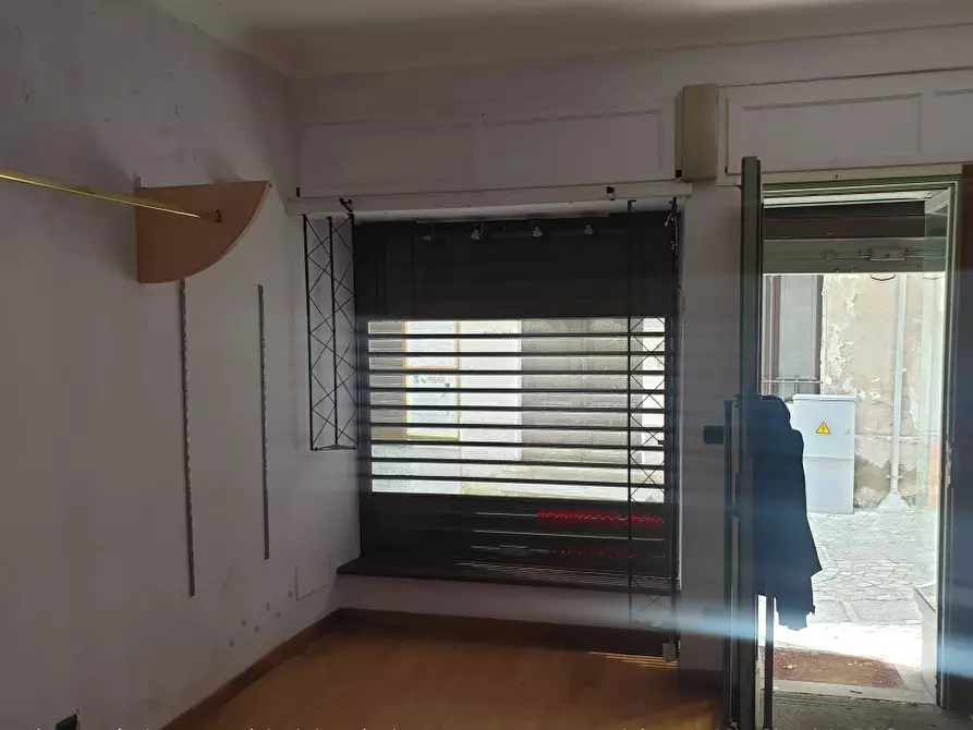 Immagine 5 di Negozio in vendita  a Lanzo Torinese