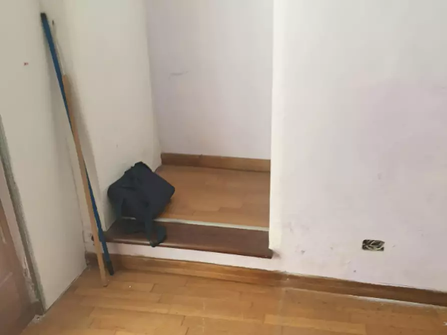 Immagine 3 di Negozio in vendita  a Lanzo Torinese