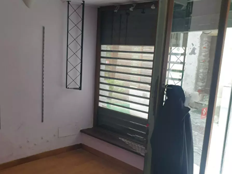 Immagine 2 di Negozio in vendita  a Lanzo Torinese