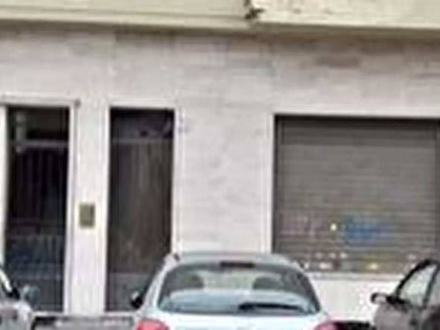 Immagine 1 di Negozio in vendita  a Moncalieri