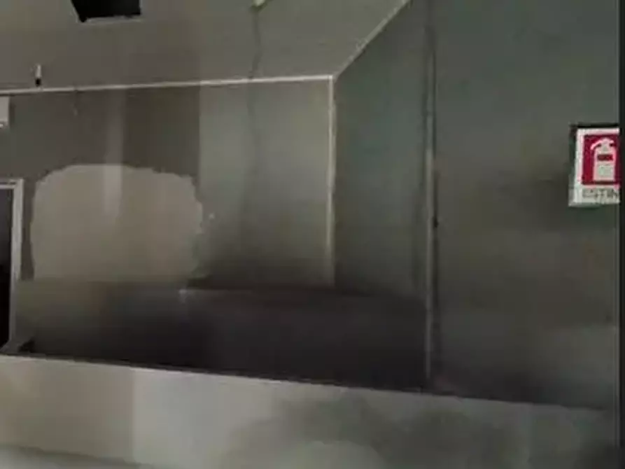 Immagine 4 di Negozio in vendita  a Chieri