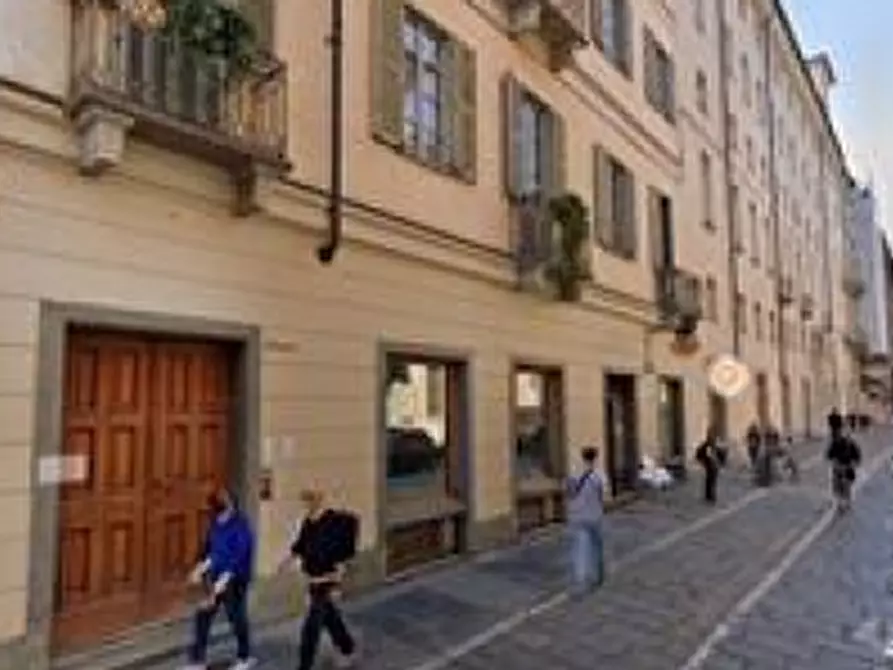 Immagine 6 di Negozio in vendita  a Torino