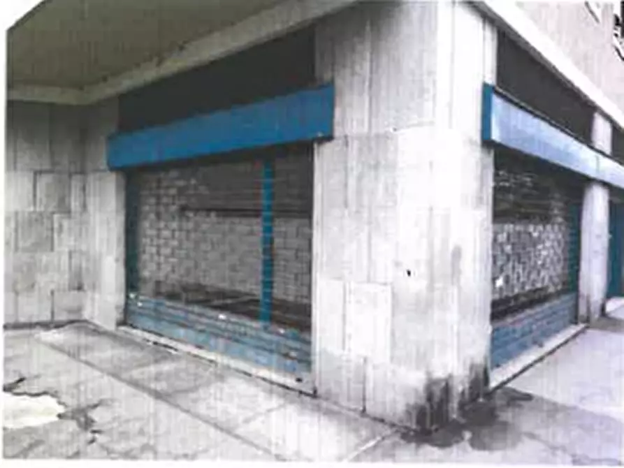 Immagine 2 di Negozio in vendita  a Torino