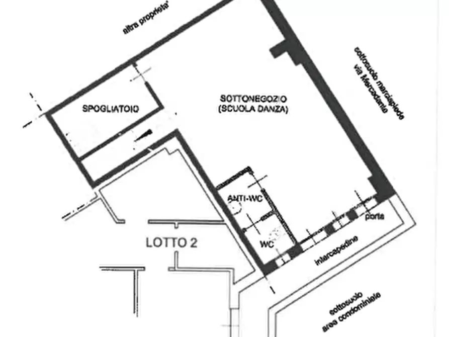 Immagine 4 di Negozio in vendita  a Torino