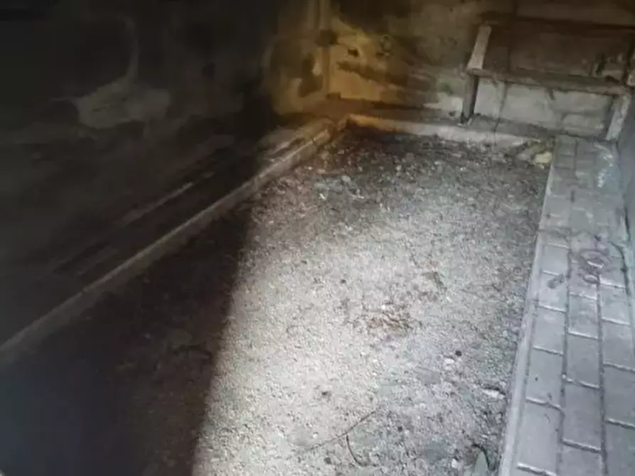 Immagine 9 di Magazzino in vendita  a Leini