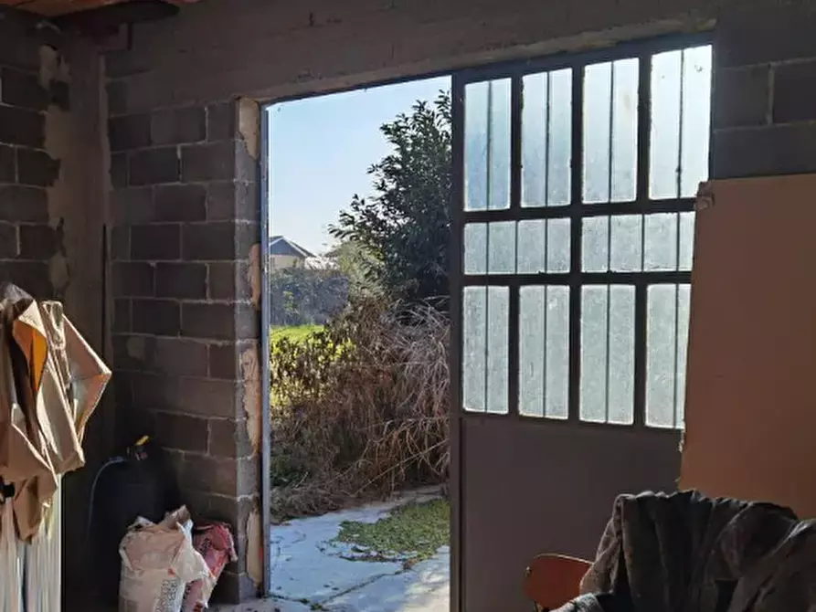 Immagine 11 di Magazzino in vendita  a Leini