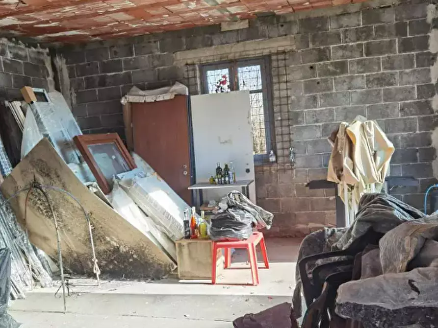 Immagine 12 di Magazzino in vendita  a Leini