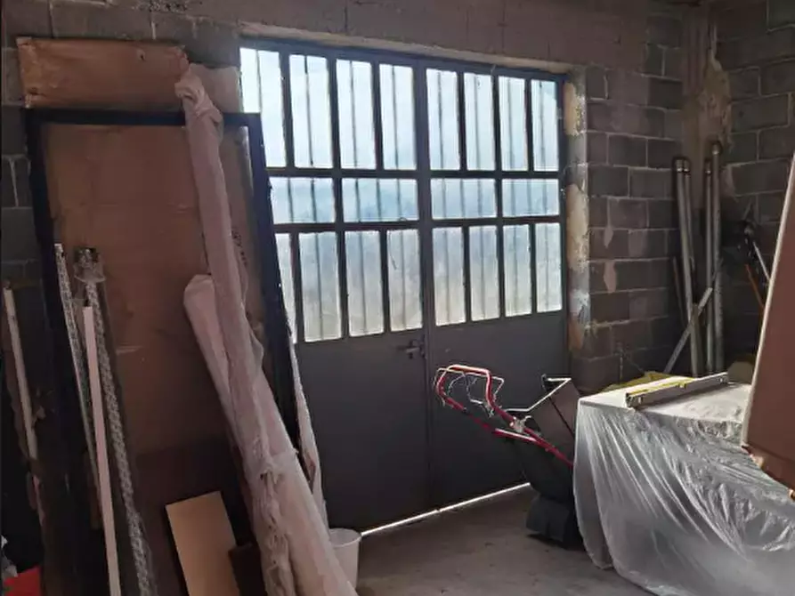 Immagine 10 di Magazzino in vendita  a Leini