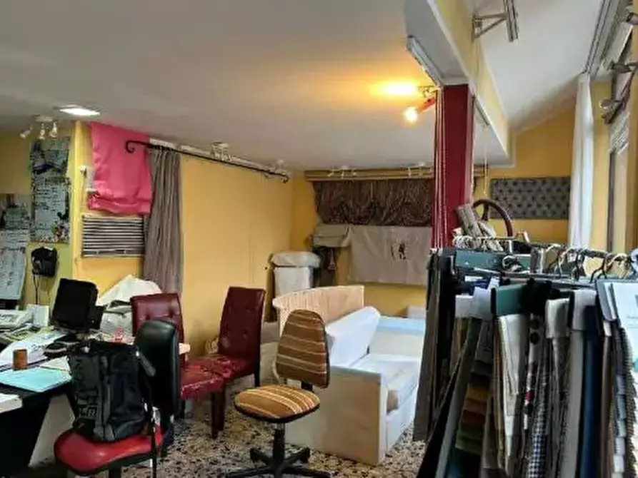 Immagine 4 di Negozio in vendita  a Collegno